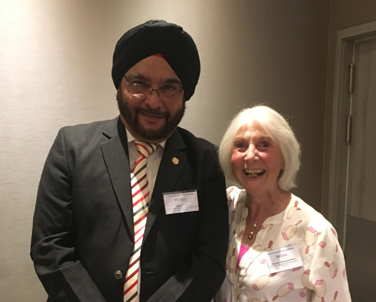 Prof. Dr. Swaran Flora und Dr. E. Blaurock-Busch auf der Metdetox-Konferenz in Berlin